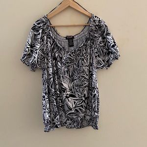 Black and white plus size short sleeve blouse.